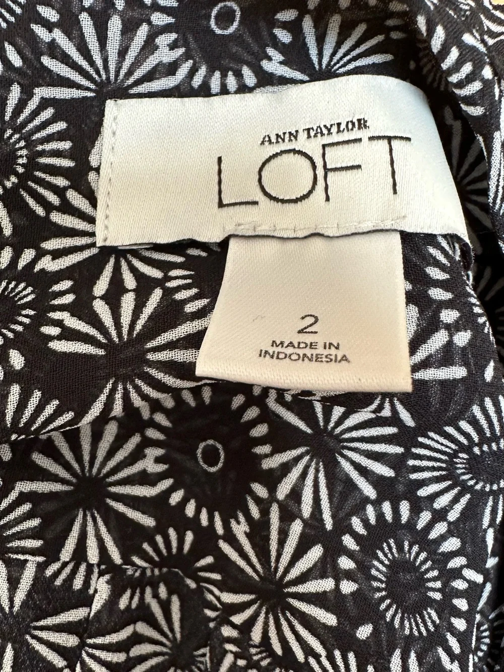 LOFT Ann Taylor Black & White Sunburst‎ Floral Sheer Ruffle Blouse - Size 2